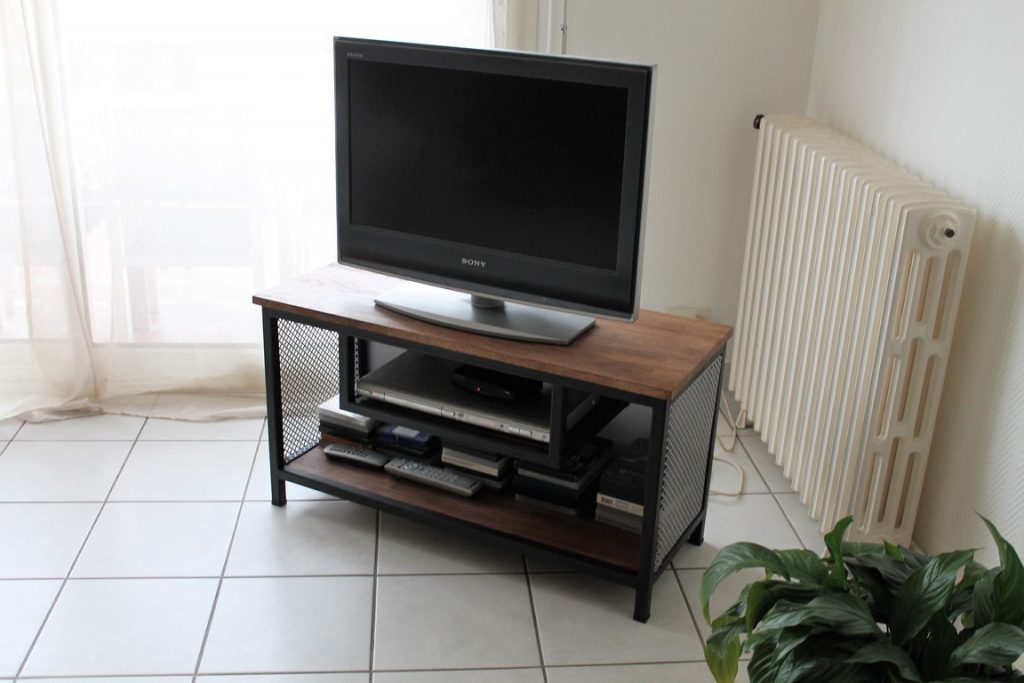 Meuble de télévision bois/métal industriel 1m tôle perforée Béarn Métal Design