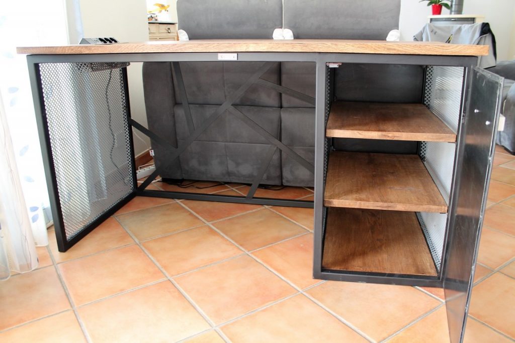 Bureau industriel bois/métal passe prise par Béarn Métal Design