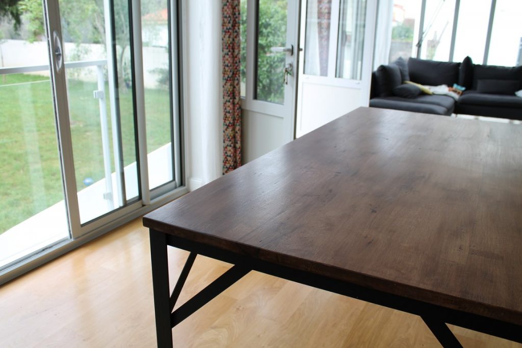 Table à manger 6 personnes bois métal teinte foncée Béarn Métal Design