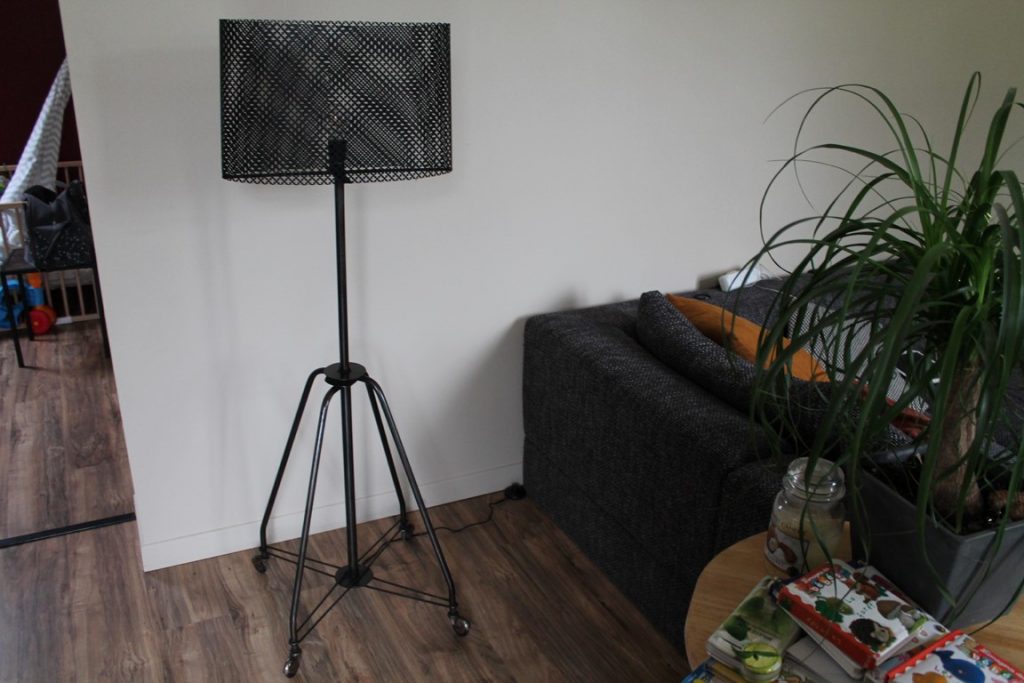 Lampe design métal avec abat jour en tôle perforée par Béarn Métal Design