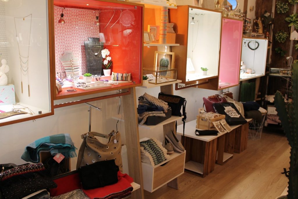 Agencement boutique sur mesure par Béarn Métal Design