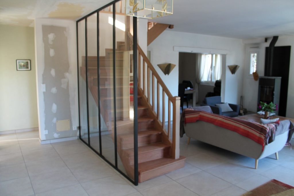 Verrière toute hauteur séparation escalier Béarn Métal Design