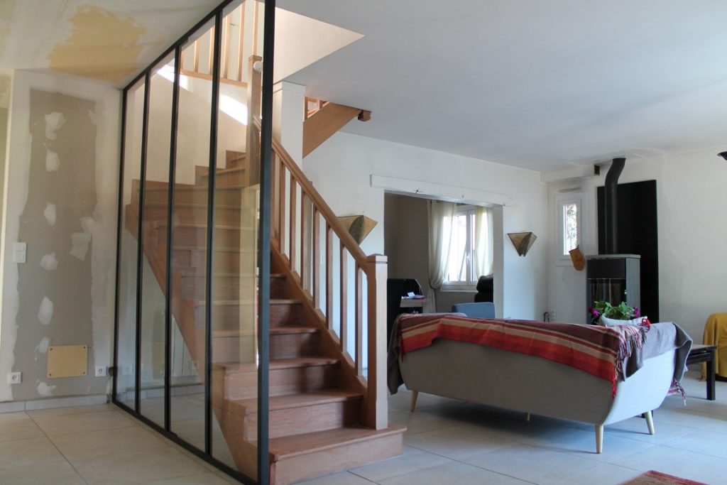 Verrière toute hauteur séparation escalier Béarn Métal Design
