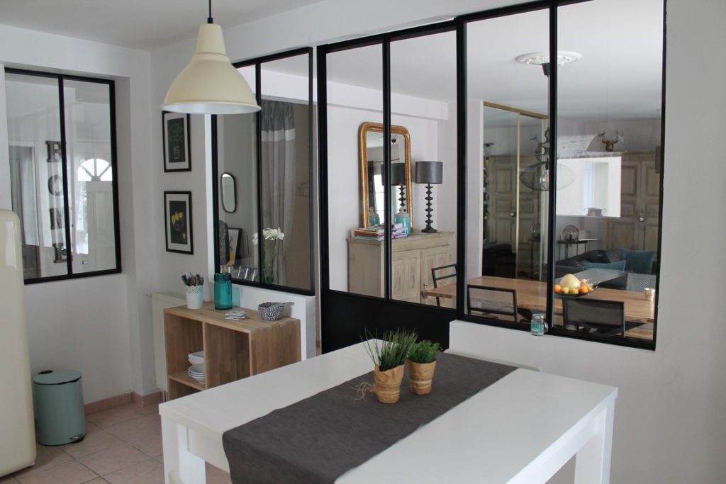 Verrières avec porte plus table et chaises Béarn Métal Design