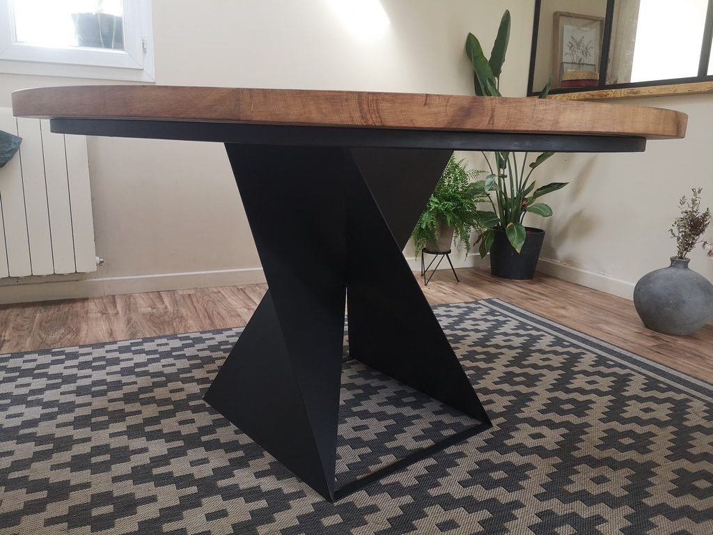 Table ronde bois/métal plateau 40mm, piètement central design par Béarn Métal Design