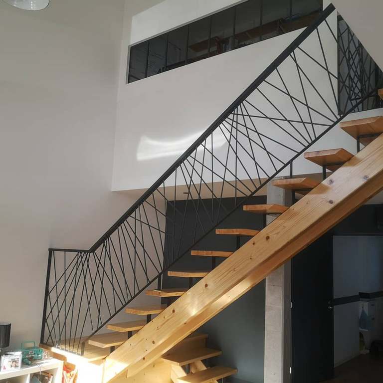 Garde corps escalier design, création artisanale Béarn Métal Design