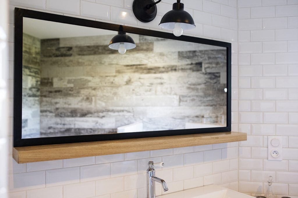 Tablette bois avec miroir pour salle de bain par Béarn Métal Design