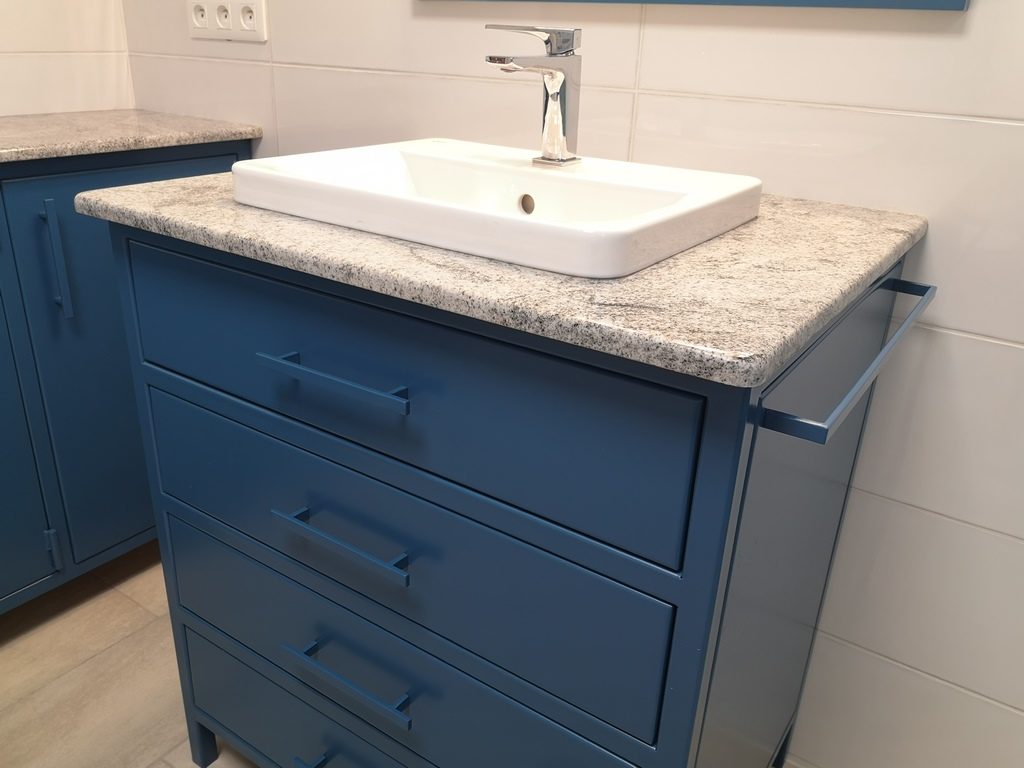 Meuble de salle de bain sur mesure par Béarn Métal Design