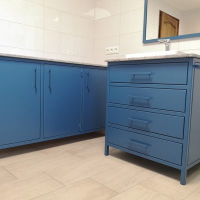 Meuble de salle de bain sur mesure par Béarn Métal Design