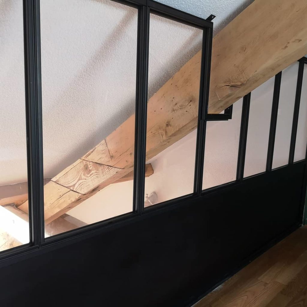 Verrière sur mezzanine sur mesure par Béarn Métal Design