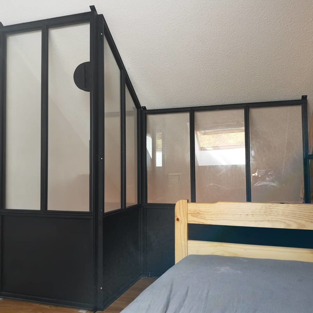 Verrière sur mezzanine sur mesure par Béarn Métal Design