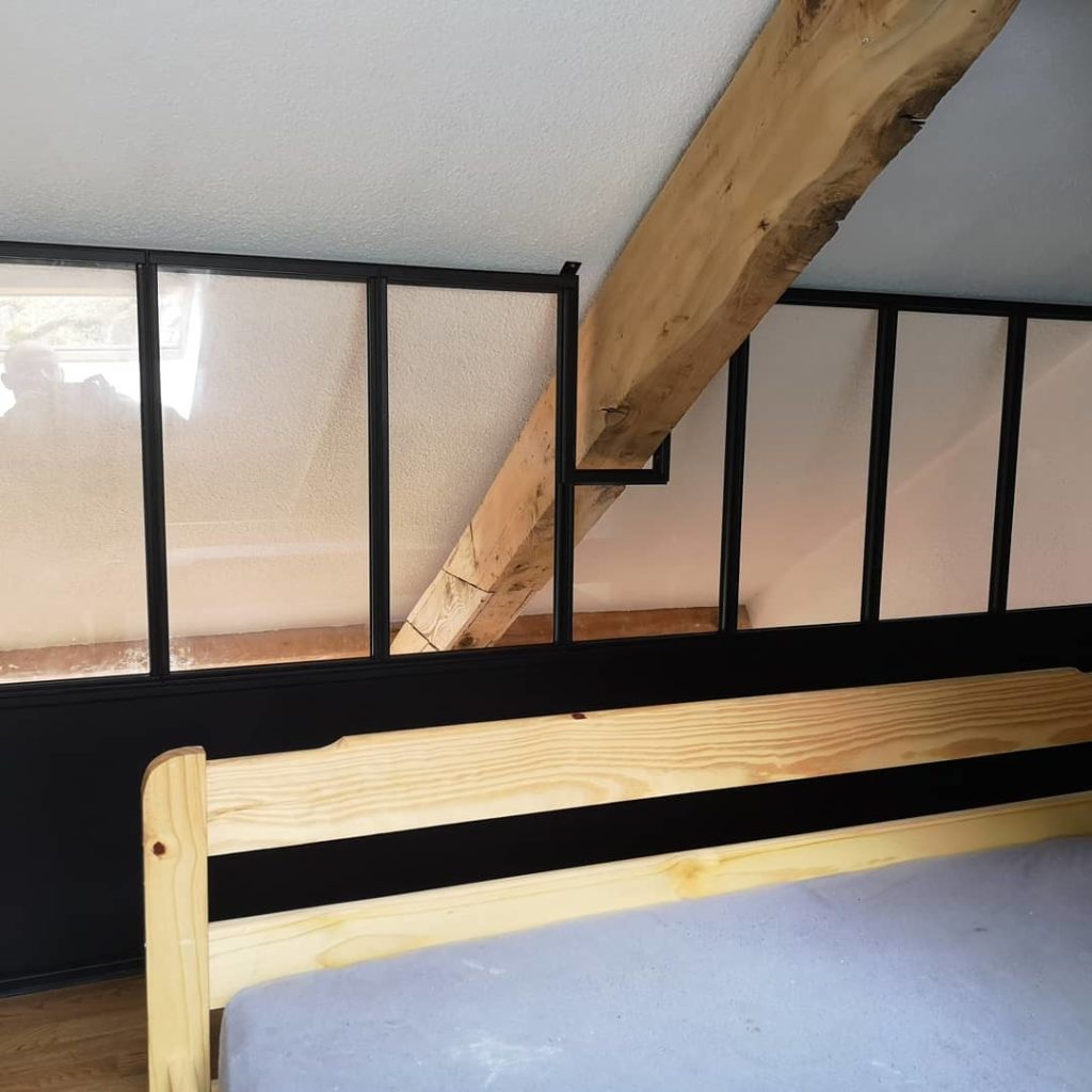 Verrière sur mezzanine sur mesure par Béarn Métal Design