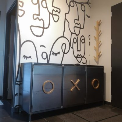 Buffet moderne full acier, portes poussoir par Béarn Métal Design