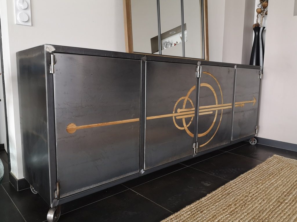 Buffet moderne full acier, portes poussoir par Béarn Métal Design