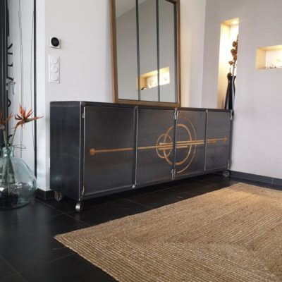 Buffet moderne full acier, portes poussoir par Béarn Métal Design