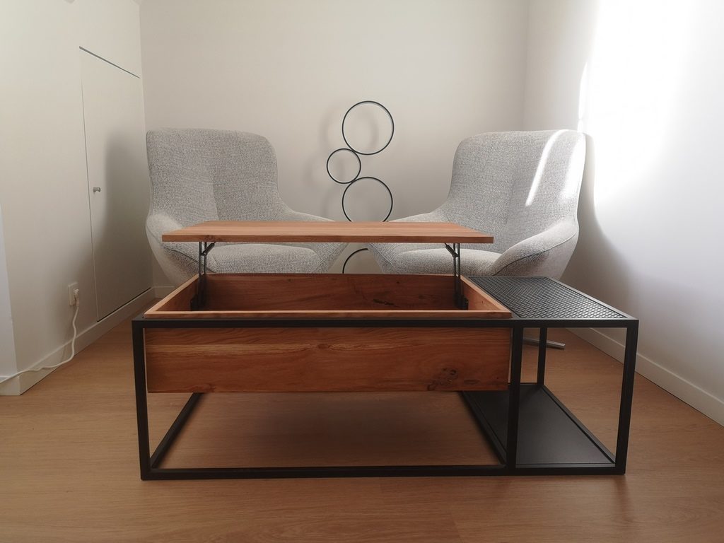 Table basse avec plateau relevable bois/métal par Béarn Métal Design