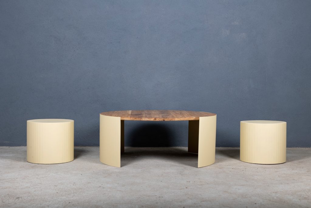 Table basse et tabourets métal époxy peint moderne et design par Béarn Métal Design
