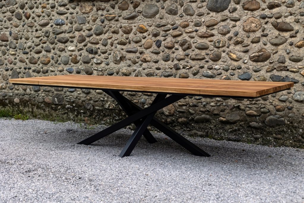 Table à manger 8 personnes, bois/métal pied mikado par Béarn Métal Design