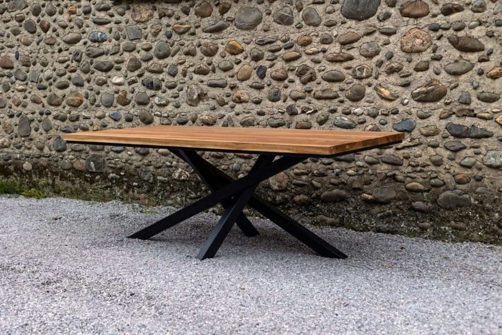 Table à manger 8 personnes, bois/métal pied mikado par Béarn Métal Design
