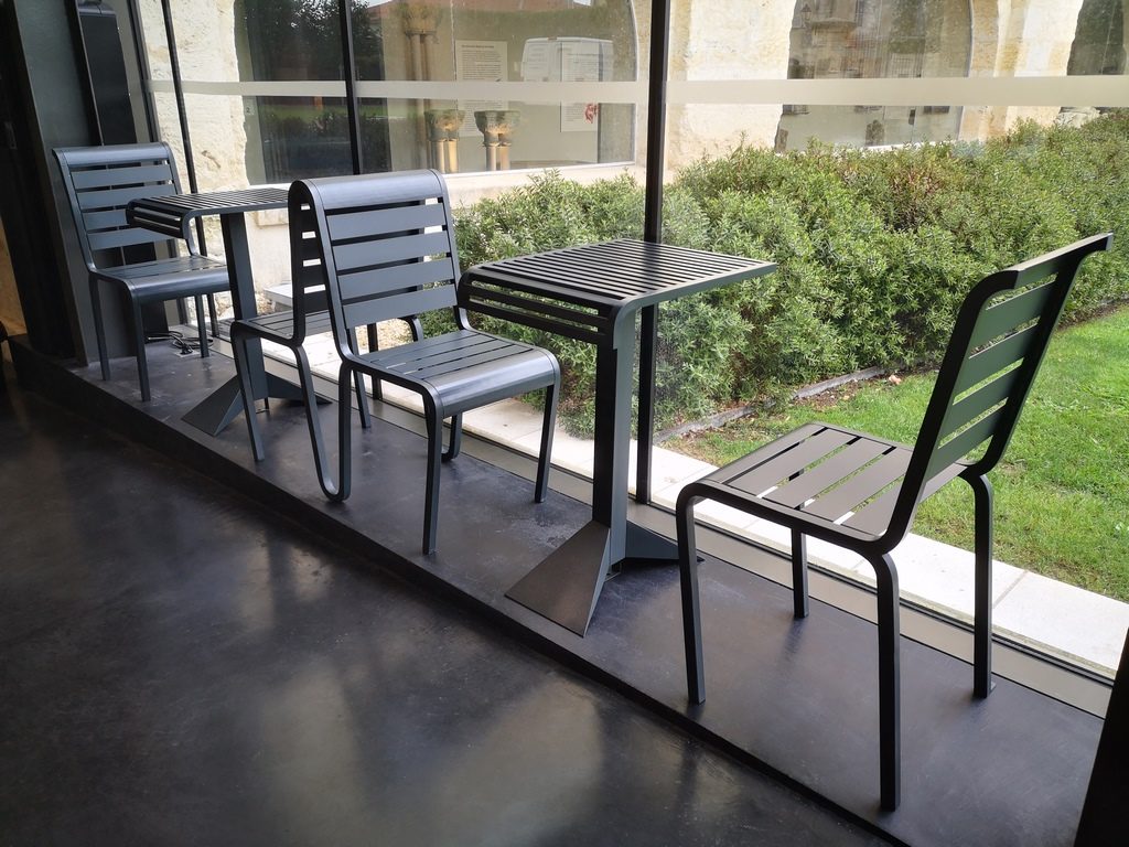 Agencement table/chaise métal Béarn Métal Design