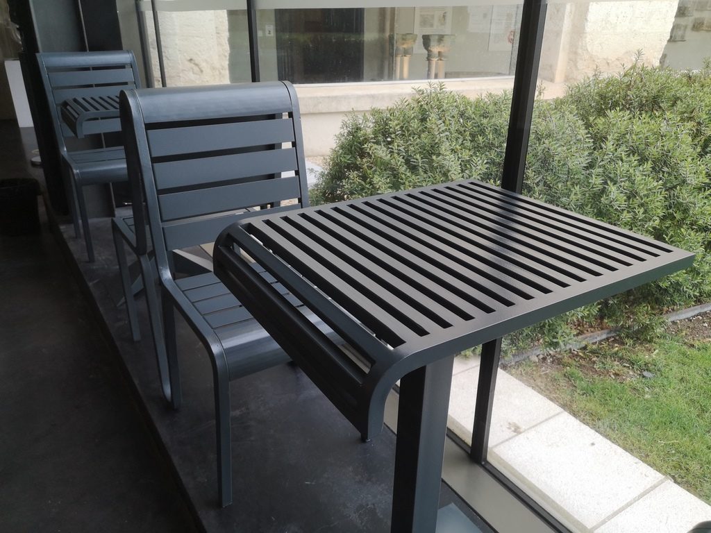 Agencement table/chaise métal Béarn Métal Design