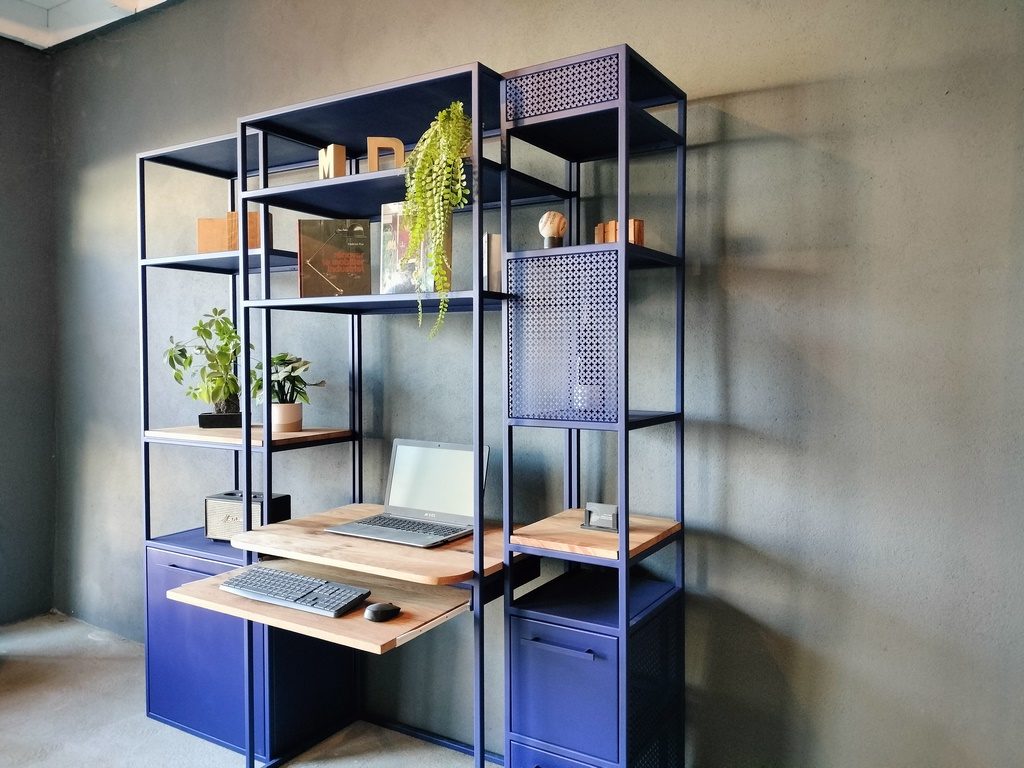 Bibliothèque bois/métal peint époxy bleu par Béarn Métal Design