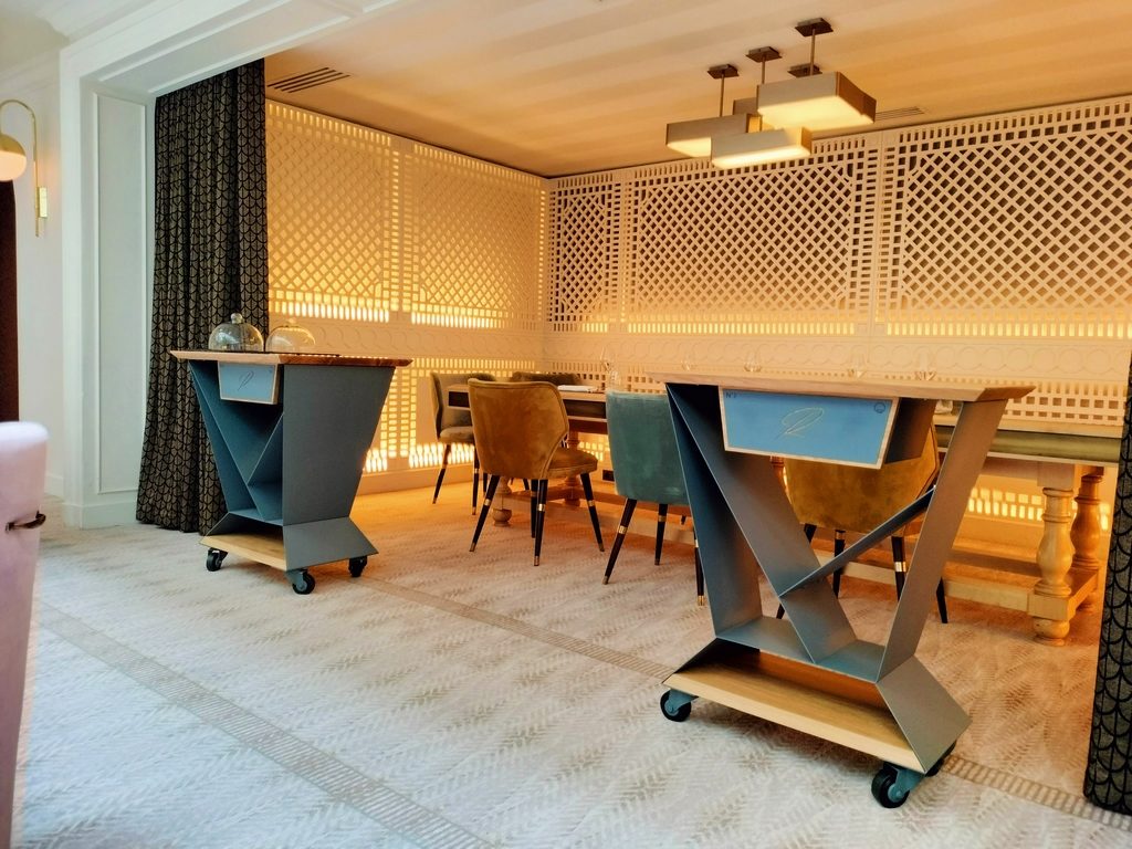 Aménagement intérieur d'un restaurant par Béarn Métal Design