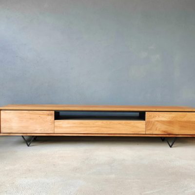 Meuble bas TV bois/métal très design par Béarn Métal Design