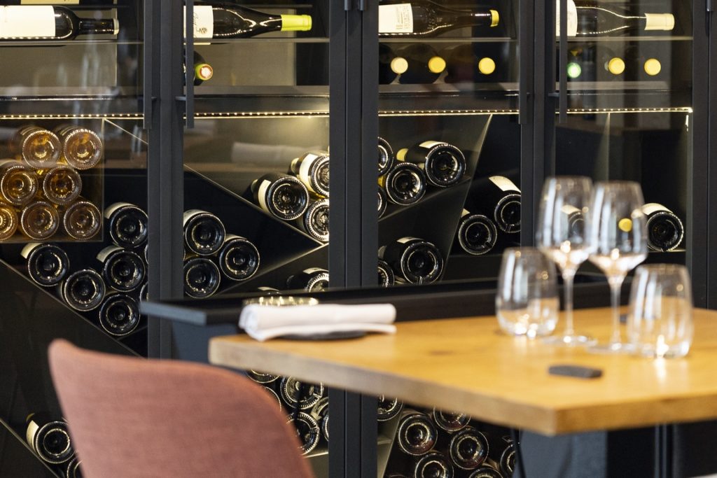 Etagères cave à vin sur mesure par Béarn Métal Design